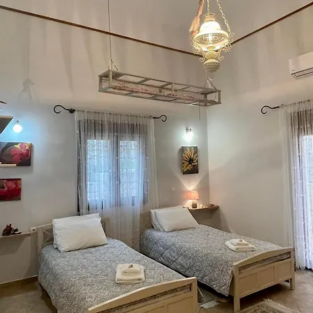 Villa Next To The Sea!! Myrties