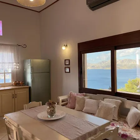 Villa Next To The Sea!! Myrties