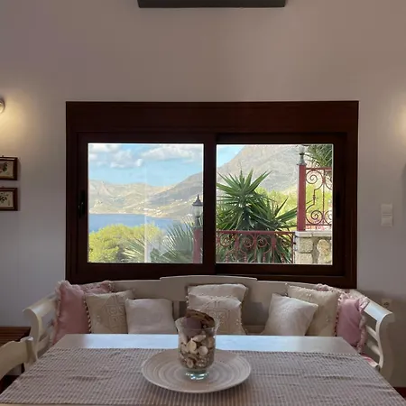 Villa Next To The Sea!! Myrties