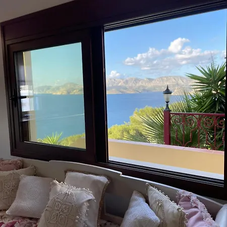 Villa Next To The Sea!! Myrties